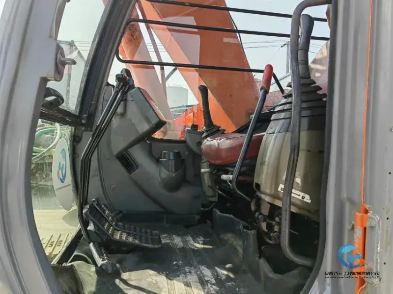10_Used-Excavator-Hitachi-ZX135-10-1