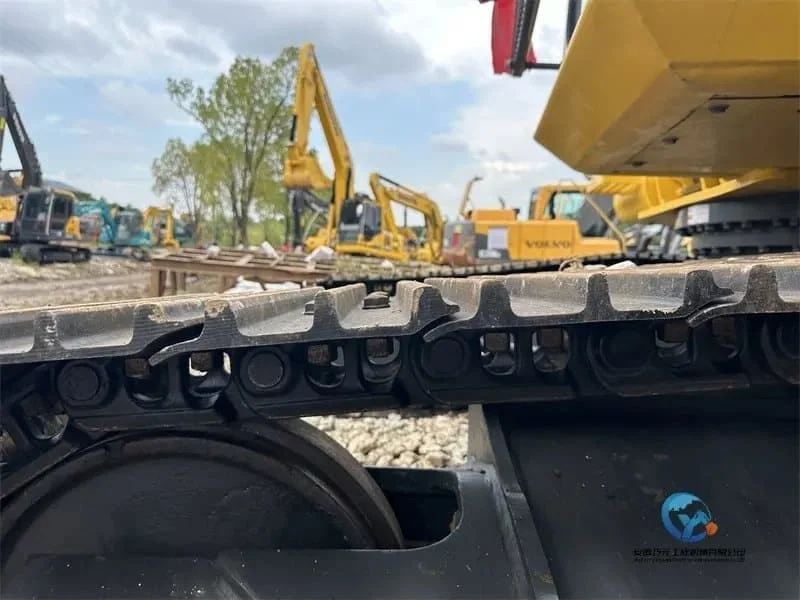 10_Used-Excavator-Komatsu-PC2408_W_800px