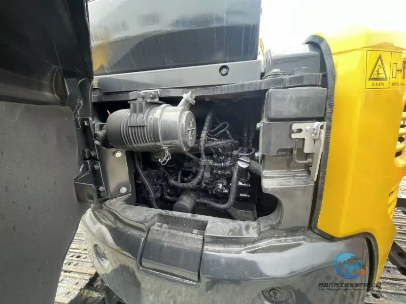 10_Used-Excavator-Komatsu-PC40-MR-4