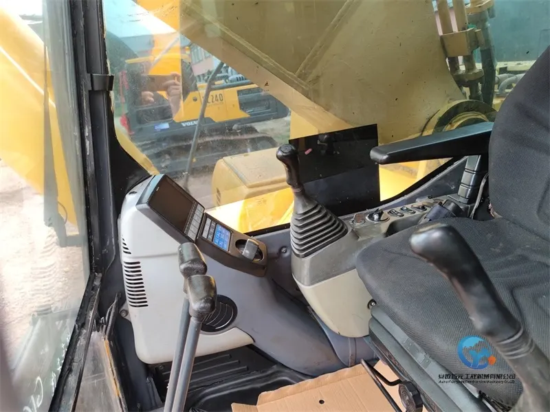 10_Used-Excavator-Komatsu-PC400-811