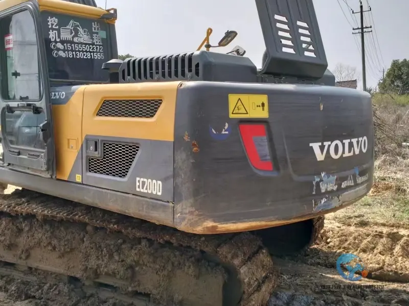 10_Used-Excavator-Volvo-EC200D-4