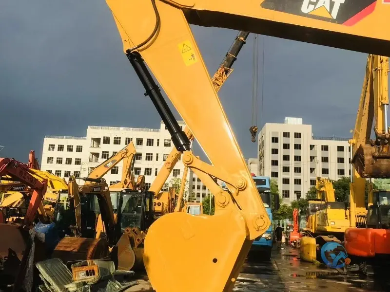 11_Used-Excavator-Caterpillar-330D2-2