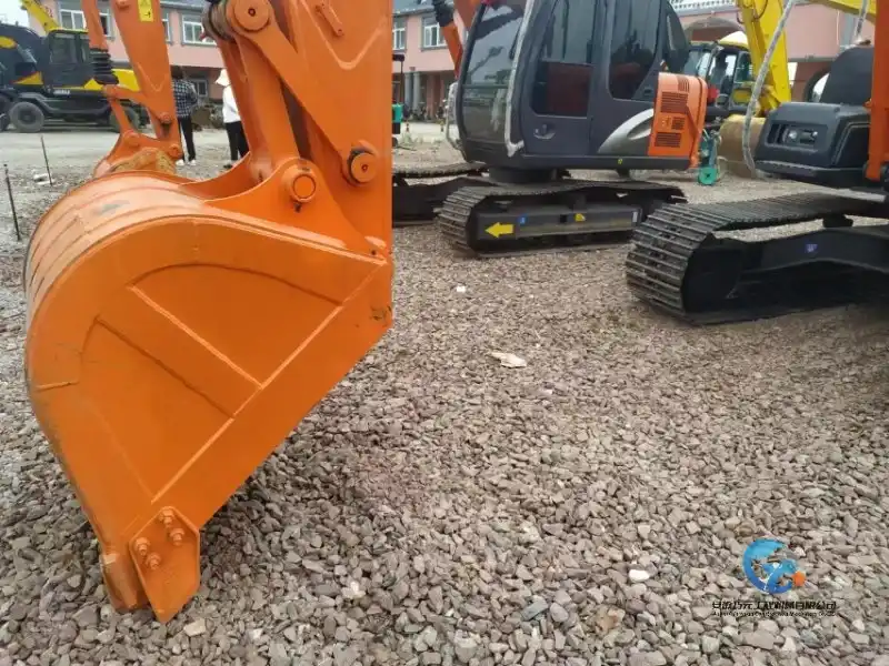 11_Used-Excavator-Hitachi-ZX120-13