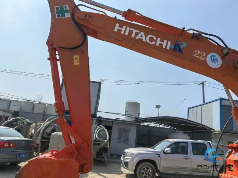 11_Used-Excavator-Hitachi-ZX135-12-1