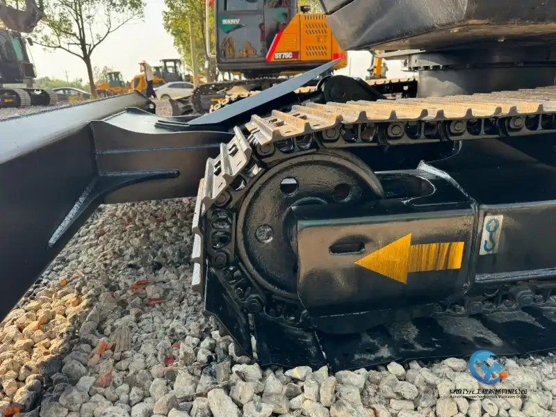 11_Used-Excavator-Hitachi-ZX70-13