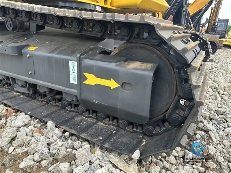 11_Used-Excavator-Komatsu-PC2403_W_800px