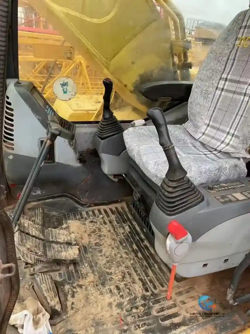 11_Used-Excavator-Komatsu-PC300-73-1
