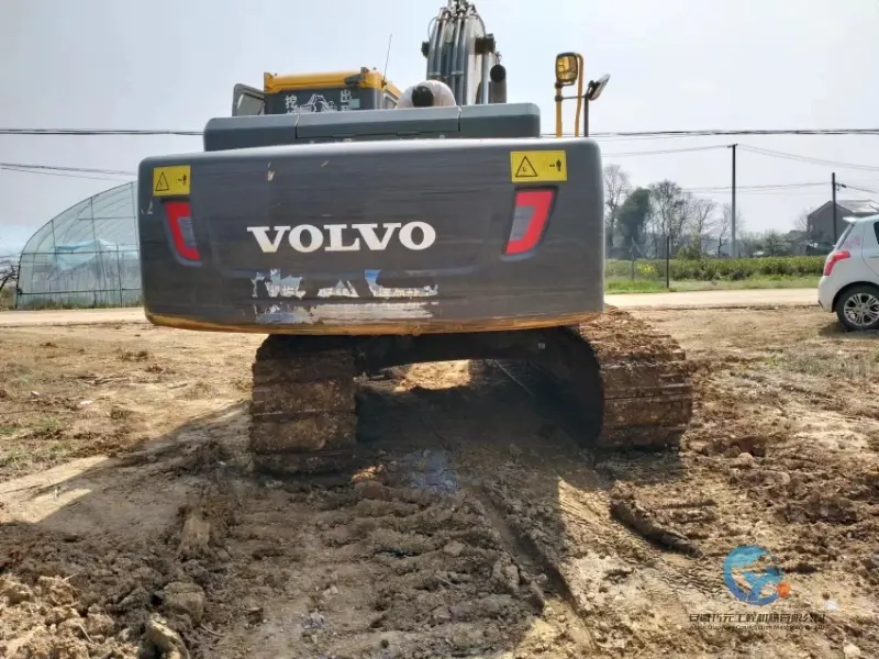 11_Used-Excavator-Volvo-EC200D-12