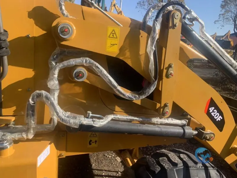 12_Used-Backhoe-Loader-Caterpillar-420F-21