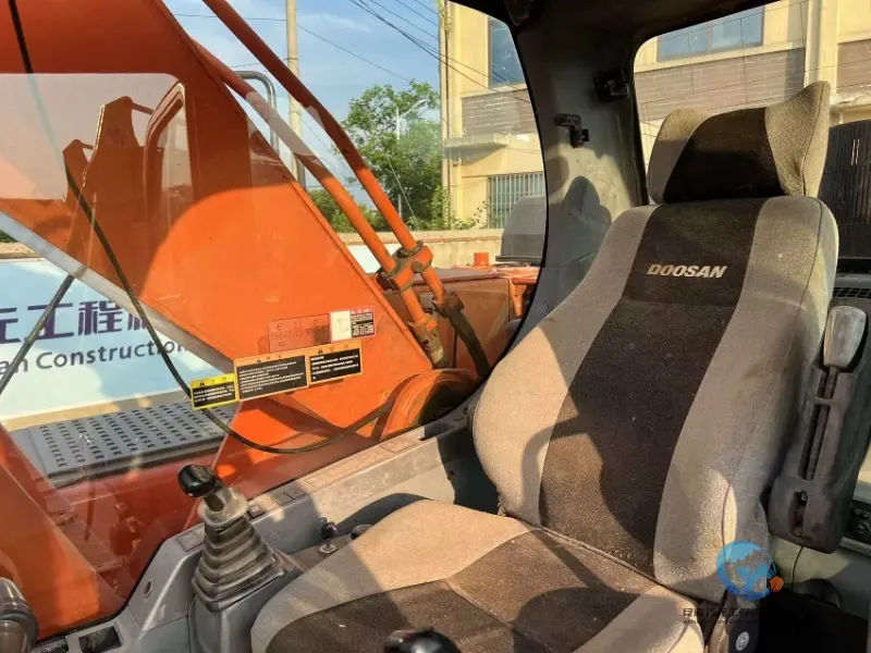 12_Used-Excavator-Doosan-DX260-4