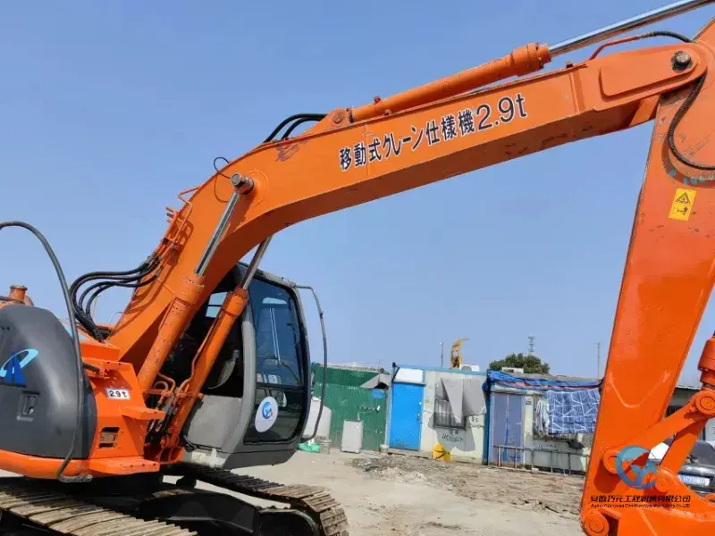 12_Used-Excavator-Hitachi-ZX135-16-1