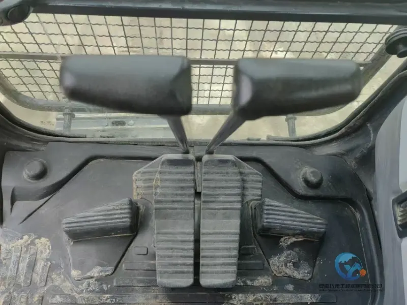 12_Used-Excavator-Komatsu-PC160-8