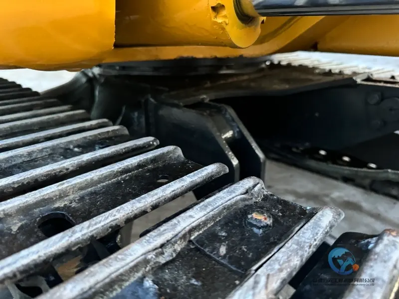 12_Used-Excavator-Komatsu-PC30MR-2-19