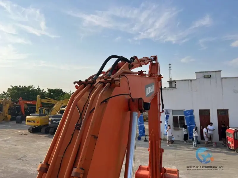 14_Used-Excavator-Doosan-DX260-6
