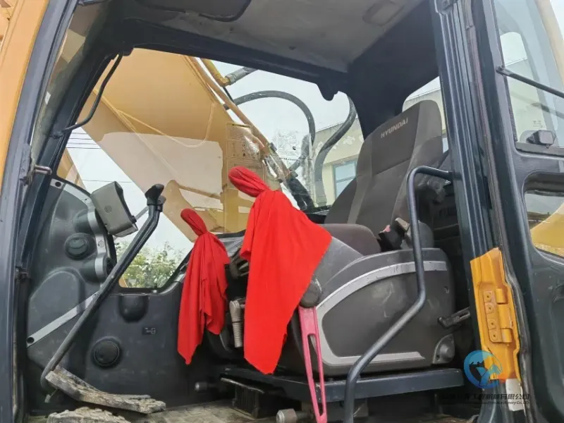 14_Used-Excavator-Hyundai-305LC-9T-9