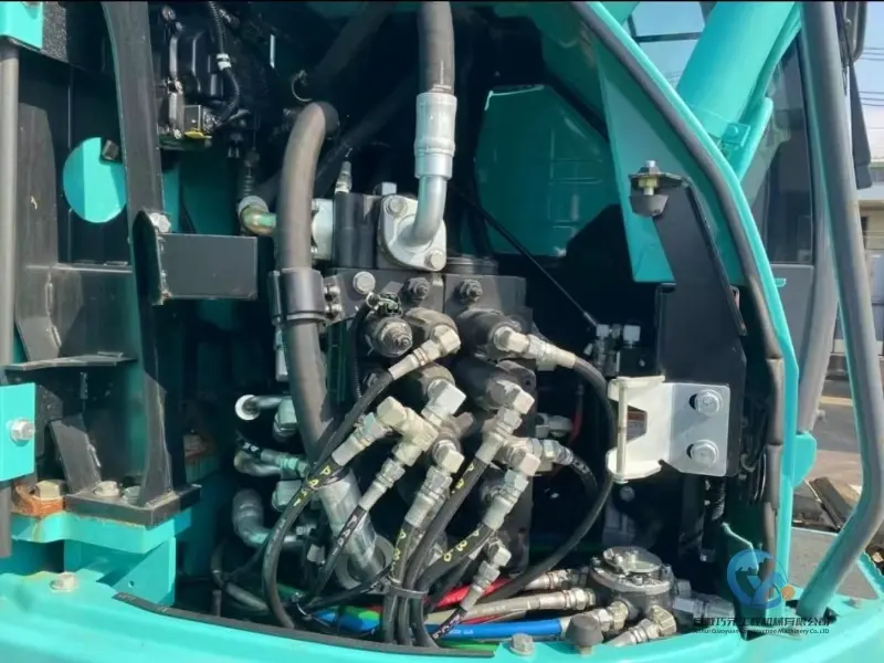 14_Used-Excavator-Kobelco-135SRD-5-2