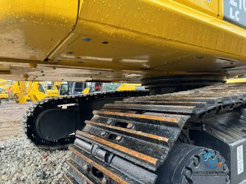14_Used-Excavator-Komatsu-PC210LC-8-8