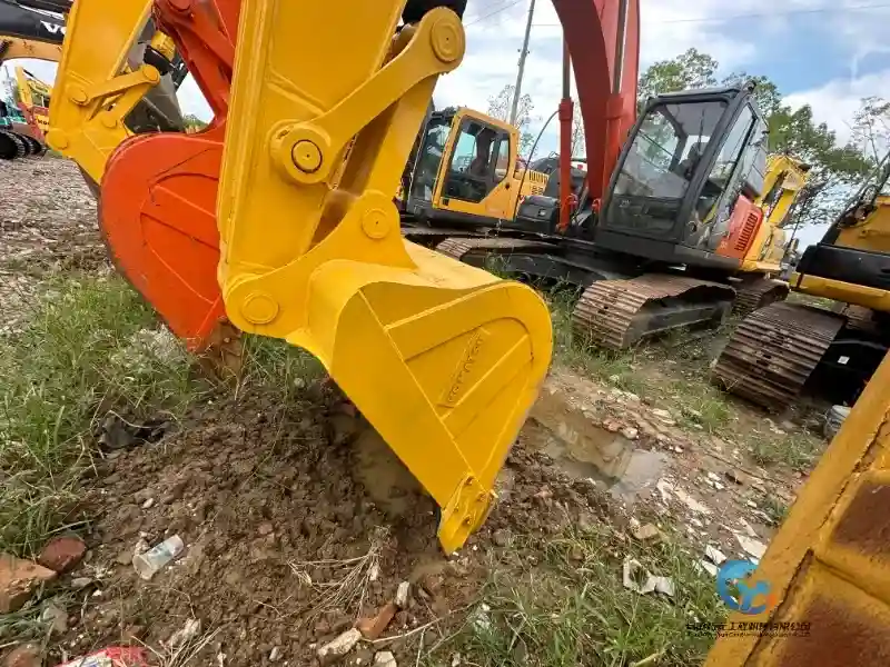 14_Used-Excavator-Komatsu-PC2204
