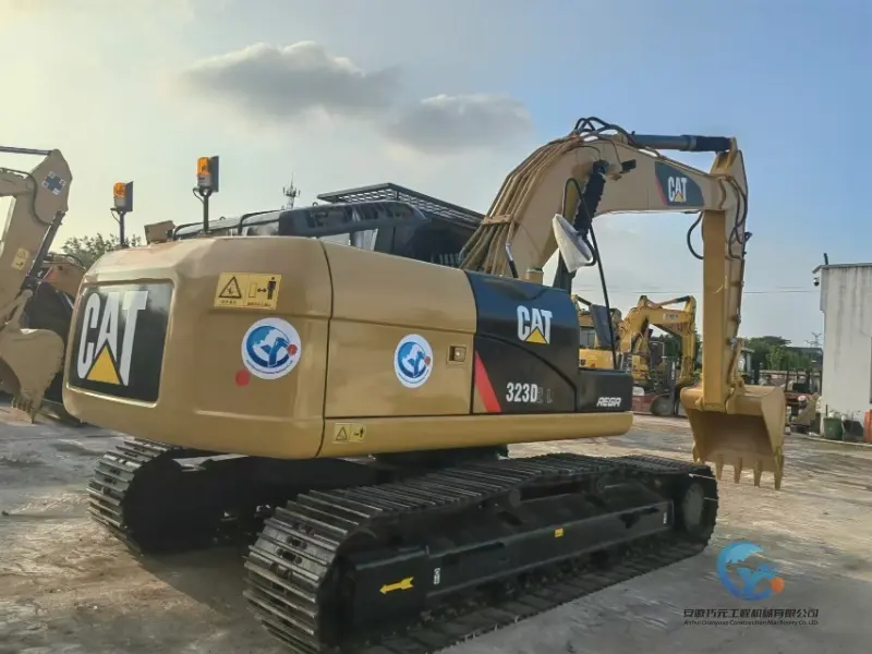 15_2022-Used-Excavator-Caterpillar-323D2L-1-1