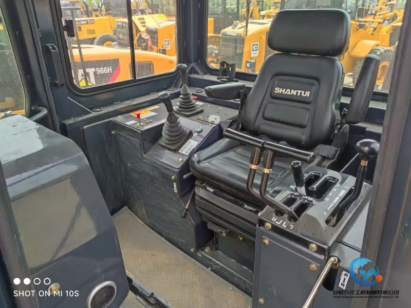 15_Used-Bulldozer-SHANTUI-SD229
