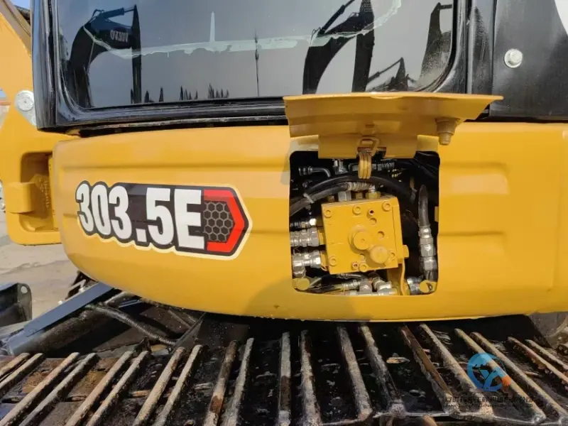 15_Used-Excavator-Caterpillar-303.5E-11