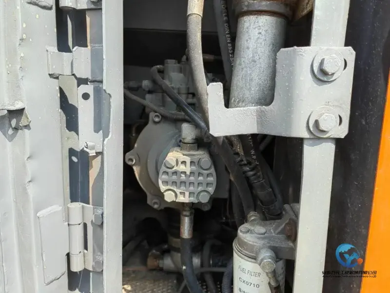 15_Used-Excavator-Hitachi-ZX135-110-1
