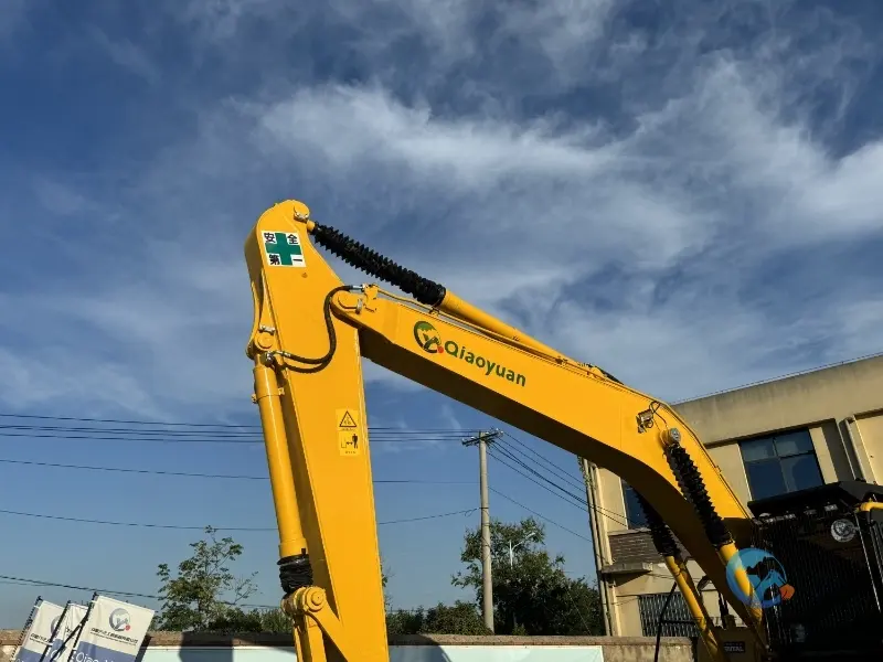15_Used-Excavator-Komatsu-PC200-8-28