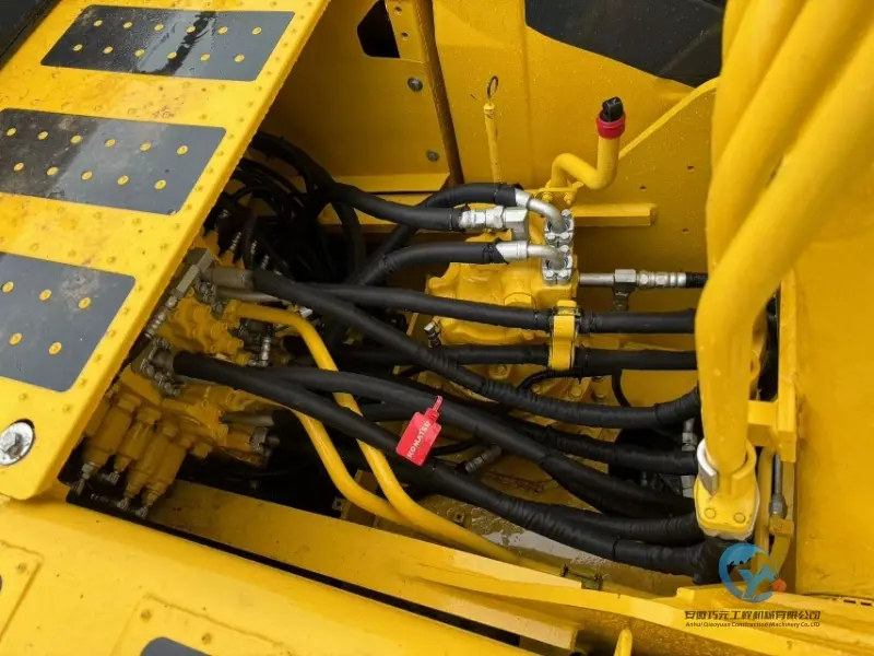 15_Used-Excavator-Komatsu-PC210LC-8-9