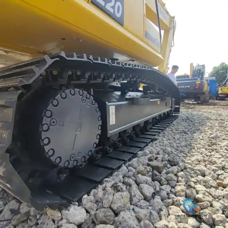 15_Used-Excavator-Komatsu-PC2203_W_800px