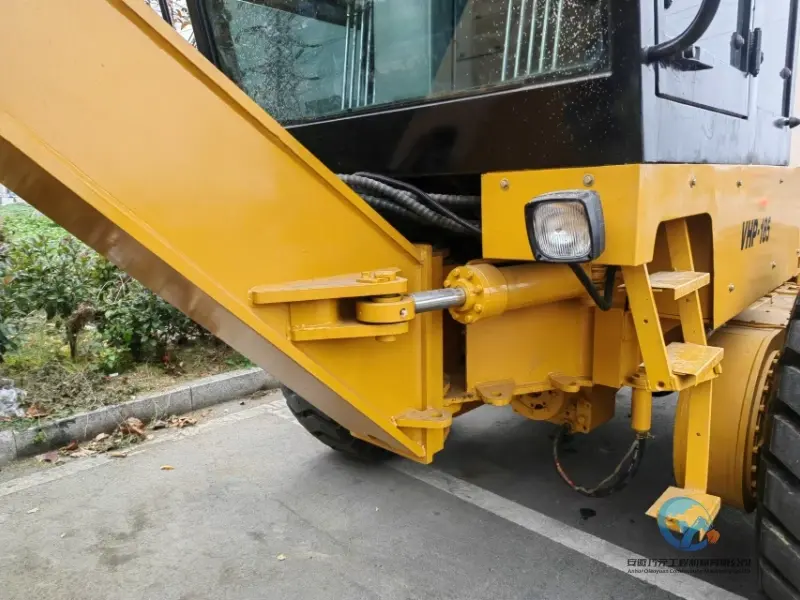 15_Used-Grader-Caterpillar-140H-5