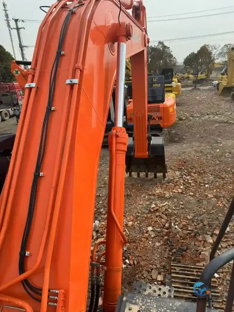 16_Used-Excavator-Hitachi-ZX35013