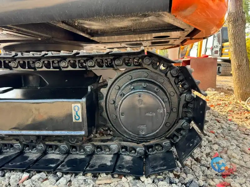16_Used-Excavator-Hitachi-ZX70-19