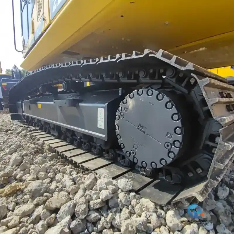 16_Used-Excavator-Komatsu-PC2204_W_800px
