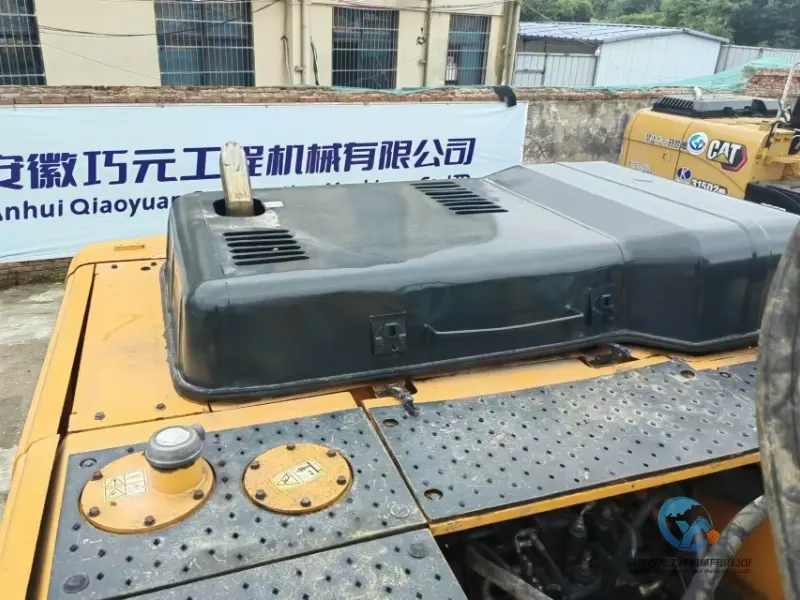17_Used-Excavator-Hyundai-305LC-9T-14