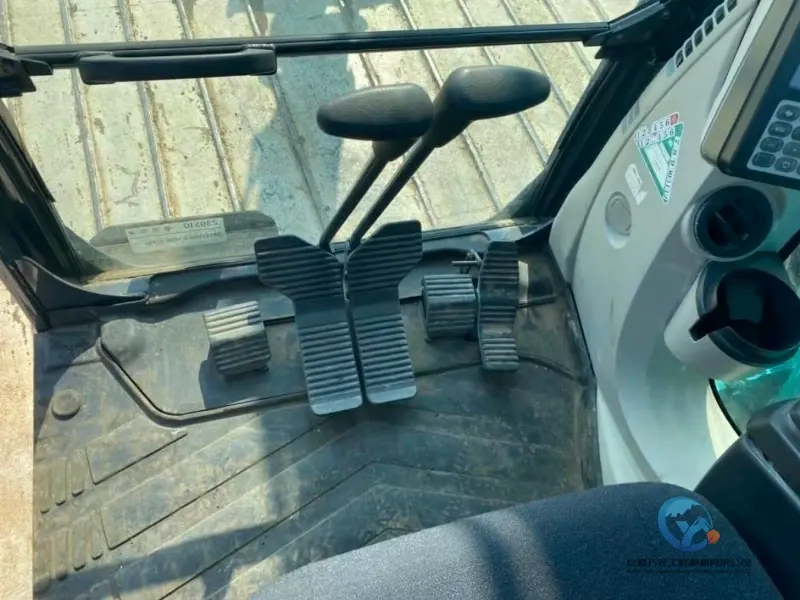 17_Used-Excavator-Kobelco-135SRD-5-6