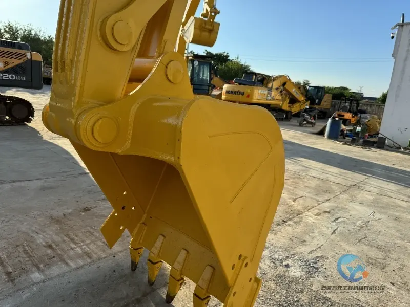17_Used-Excavator-Komatsu-PC200-8-7
