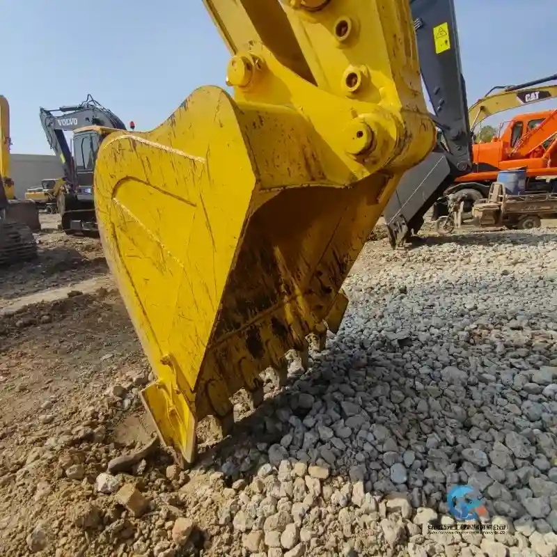 17_Used-Excavator-Komatsu-PC2205_W_800px