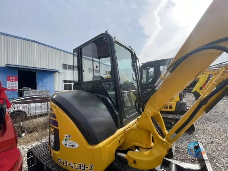 18_Used-Excavator-Komatsu-PC40-MR-12