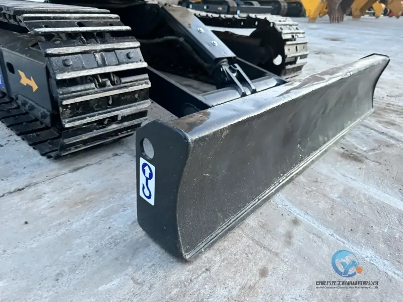 19_Used-Excavator-Komatsu-PC30MR-2-4