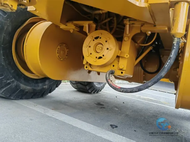 19_Used-Grader-Caterpillar-140H-16