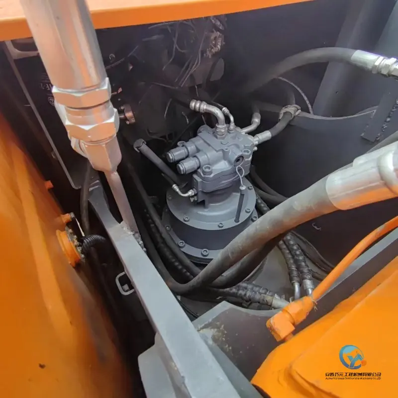 20_Used-Excavator-Hitachi-ZX24015