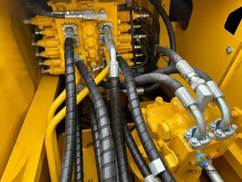 20_Used-Excavator-Komatsu-PC22010