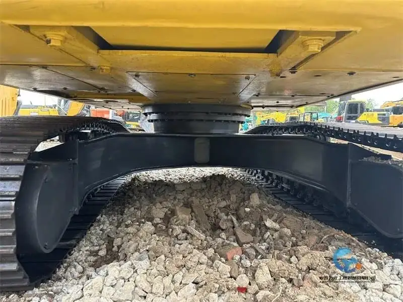 20_Used-Excavator-Komatsu-PC24021_W_800px