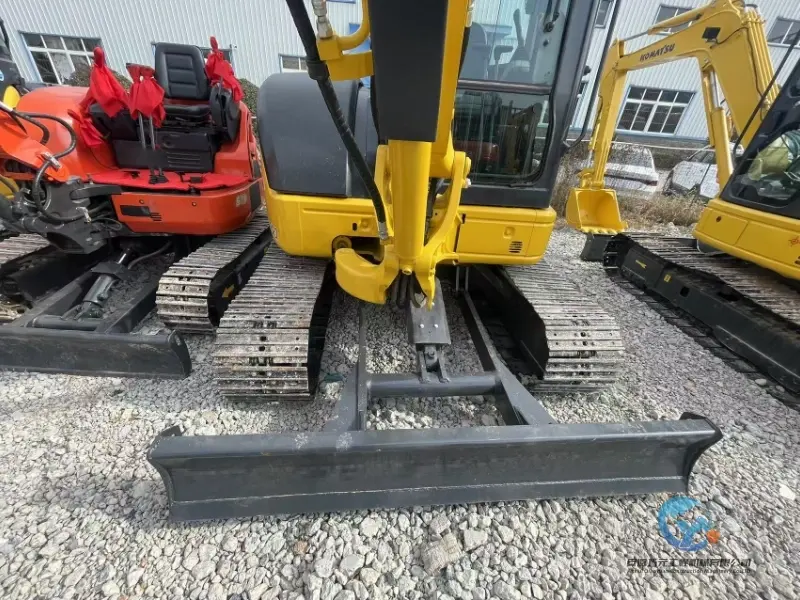 20_Used-Excavator-Komatsu-PC40-MR-14