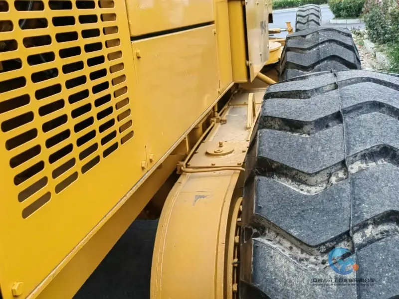 20_Used-Grader-Caterpillar-140H-25