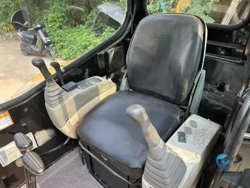 21_Used-Excavator-Caterpillar-303CR15_W_800px