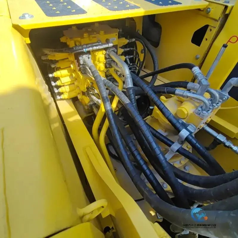 21_Used-Excavator-Komatsu-PC22015_W_800px