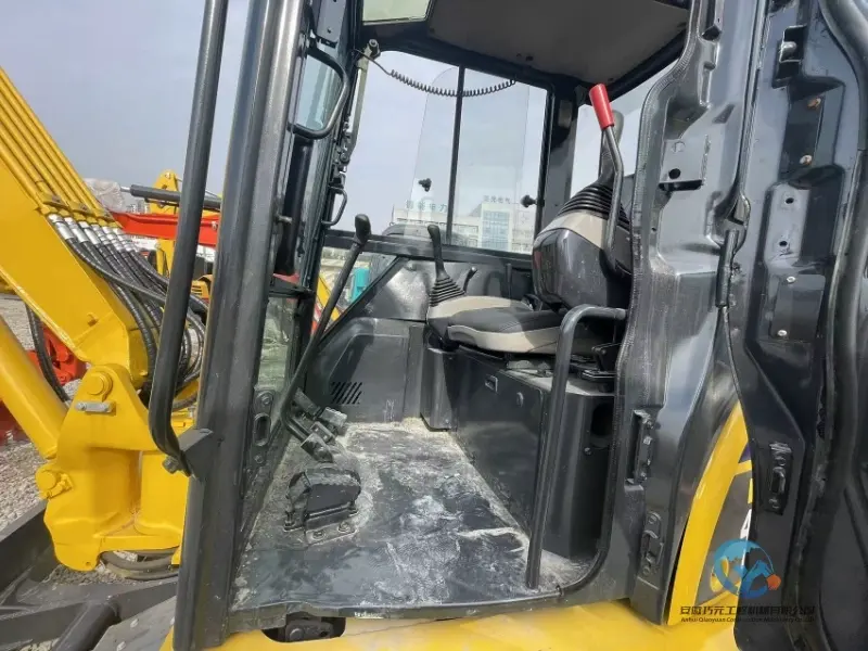 21_Used-Excavator-Komatsu-PC40-MR-15