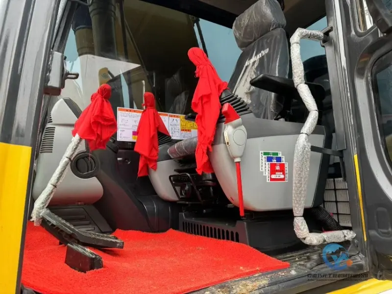 22_Used-Excavator-Komatsu-PC210LC-8-16