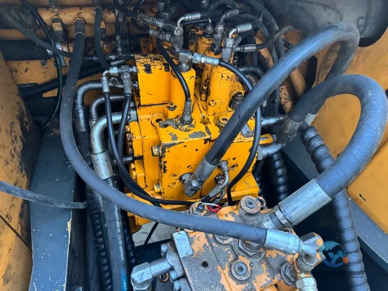 23_2020-Used-Excavator-Hyundai-220LC-9S-3